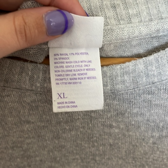 Stars Above Sweater - Picture 4 of 4